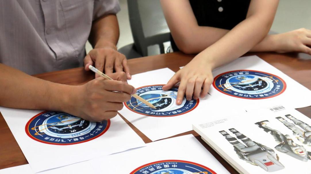 标识设计方案修改过程。供图